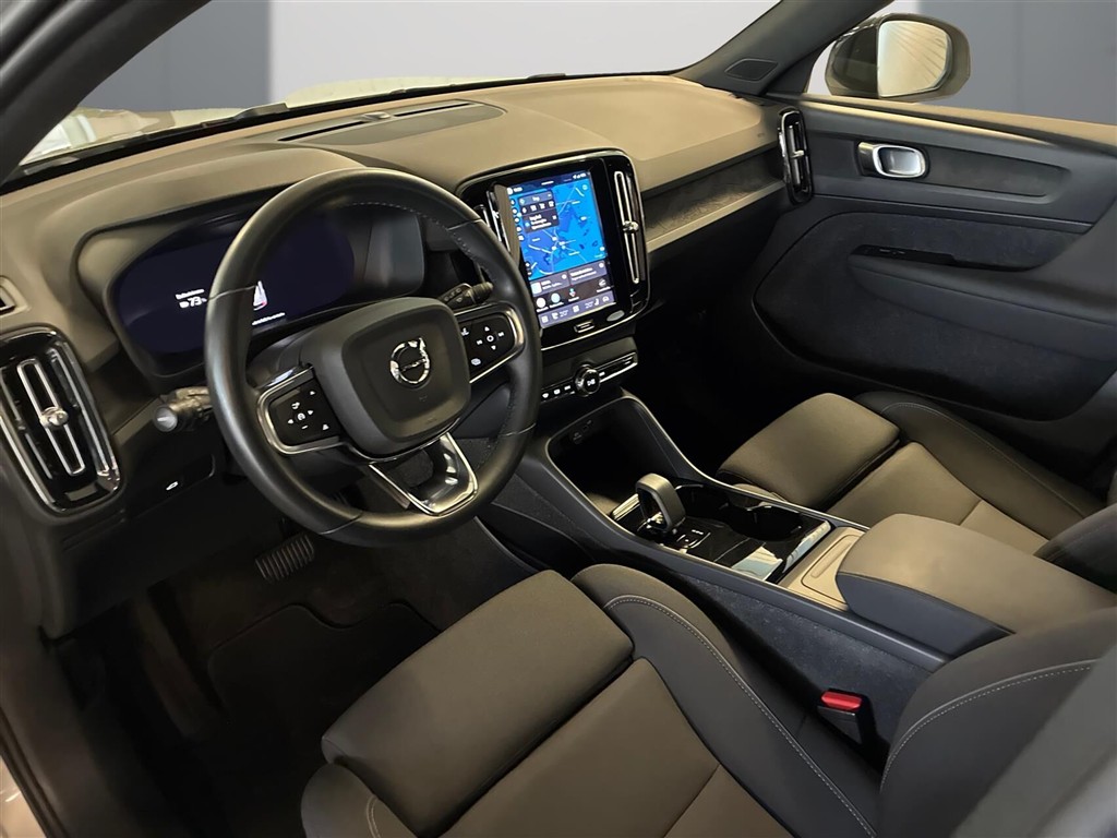 Volvo XC40 Recharge Extended Range Plus 252HK 5d Aut. - Image 7