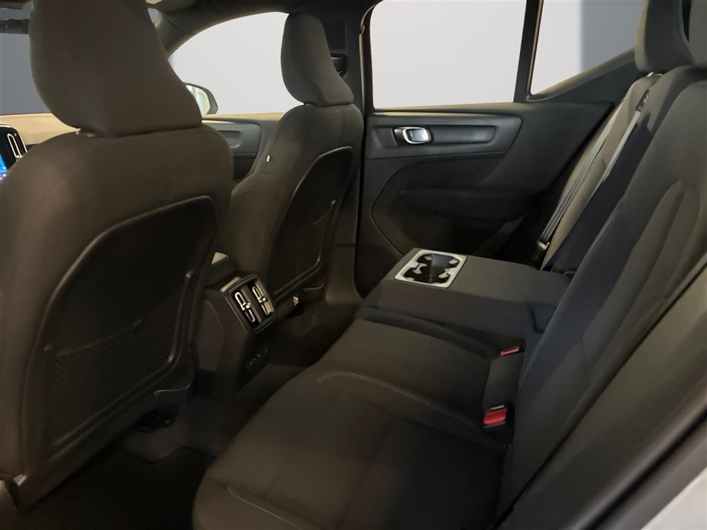 Volvo XC40 Recharge Extended Range Plus 252HK 5d Aut. - Image 8