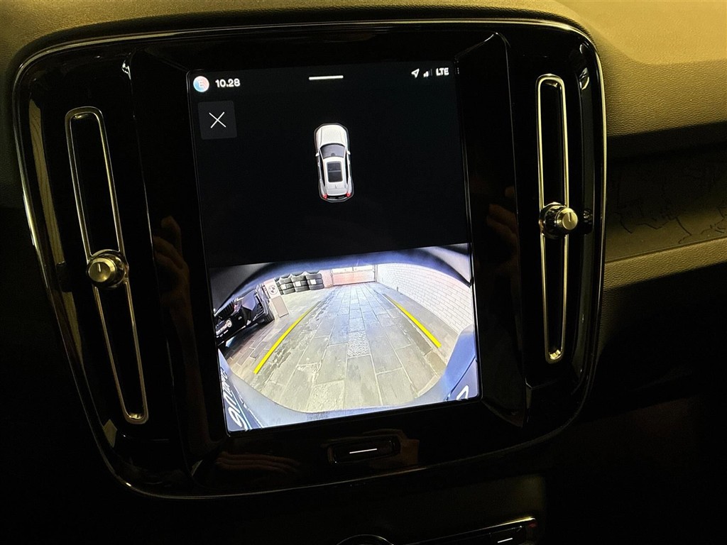 Volvo XC40 Recharge Extended Range Plus 252HK 5d Aut. - Image 12