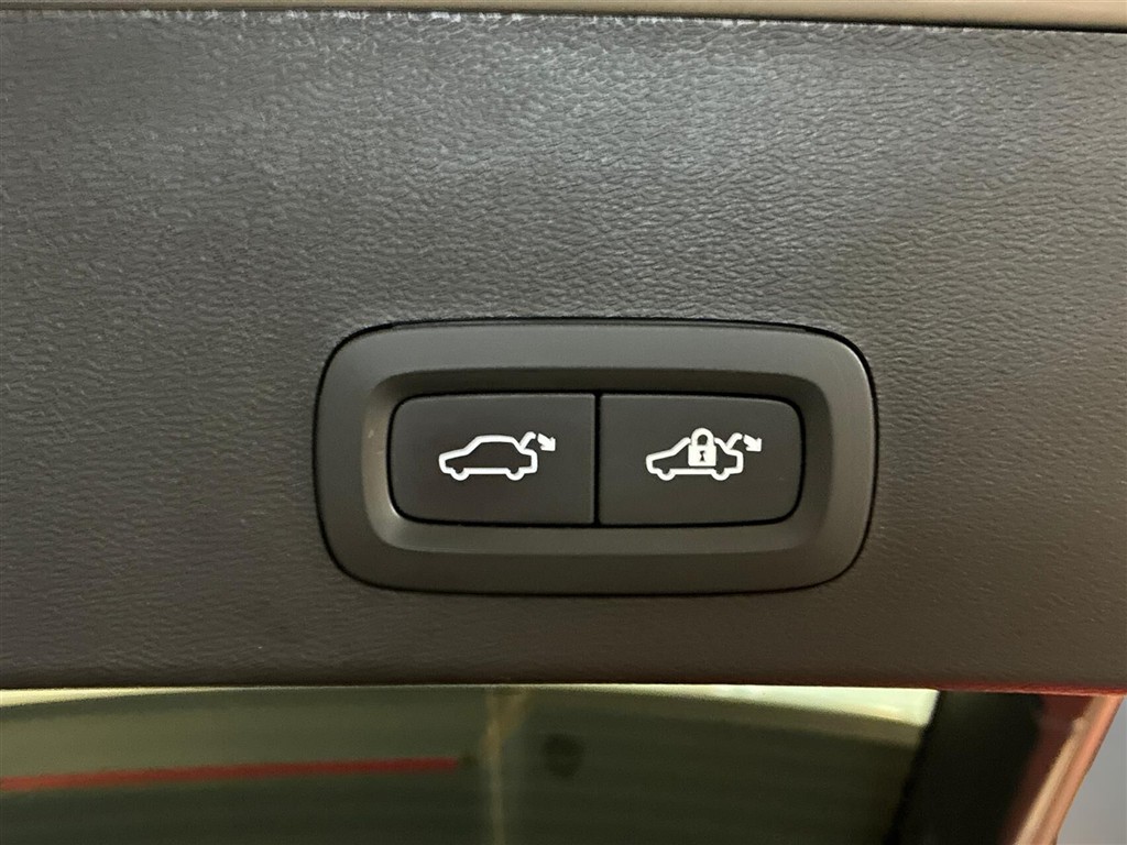 Volvo XC40 Recharge Extended Range Plus 252HK 5d Aut. - Image 14