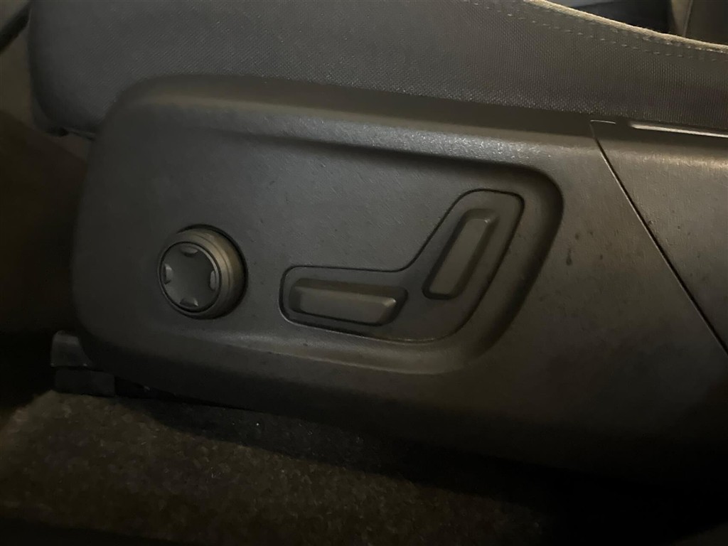 Volvo XC40 Recharge Extended Range Plus 252HK 5d Aut. - Image 15