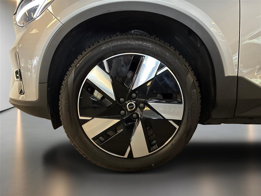 Volvo XC40 Recharge Extended Range Plus 252HK 5d Aut. - Image 4