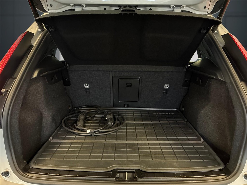 Volvo XC40 Recharge Extended Range Plus 252HK 5d Aut. - Image 5