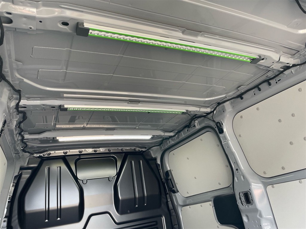 Ford E-Transit Custom 320 L1H1 EL Limited 218HK Van Aut. - Image 14