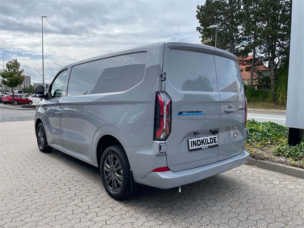 Ford E-Transit Custom 320 L1H1 EL Limited 218HK Van Aut. - Image 3