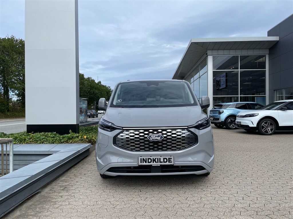 Ford E-Transit Custom 320 L1H1 EL Limited 218HK Van Aut. - Image 4