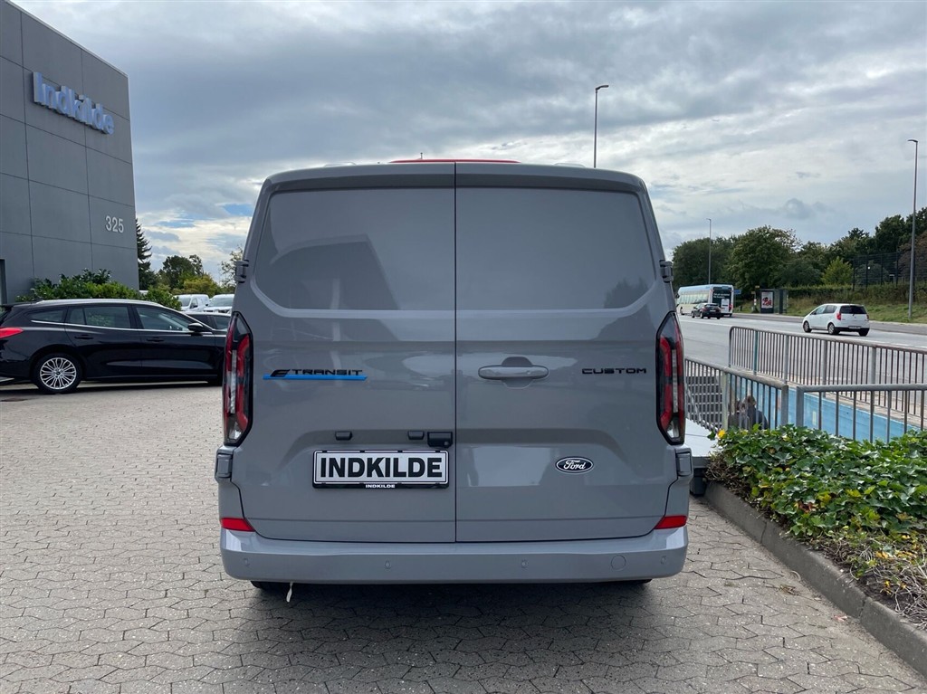 Ford E-Transit Custom 320 L1H1 EL Limited 218HK Van Aut. - Image 5