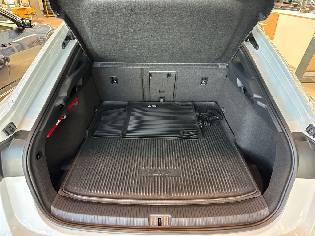 VW ID.7 EL Style+ 286HK 5d Aut. - Image 16