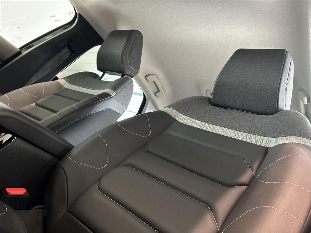 Citroën e-C4 X EL Shine 136HK 5d Aut. - Image 13