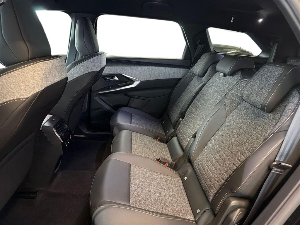 Peugeot e-5008 EL Allure 210HK 5d Aut. - Image 9