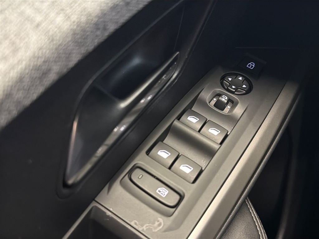 Peugeot e-5008 EL Allure 210HK 5d Aut. - Image 17