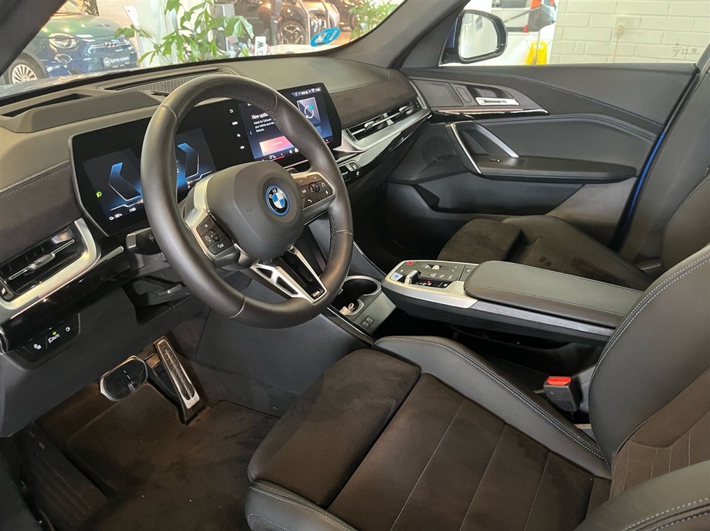 BMW iX1 eDrive20 EL M-Sport 204HK 5d Aut. - Image 4