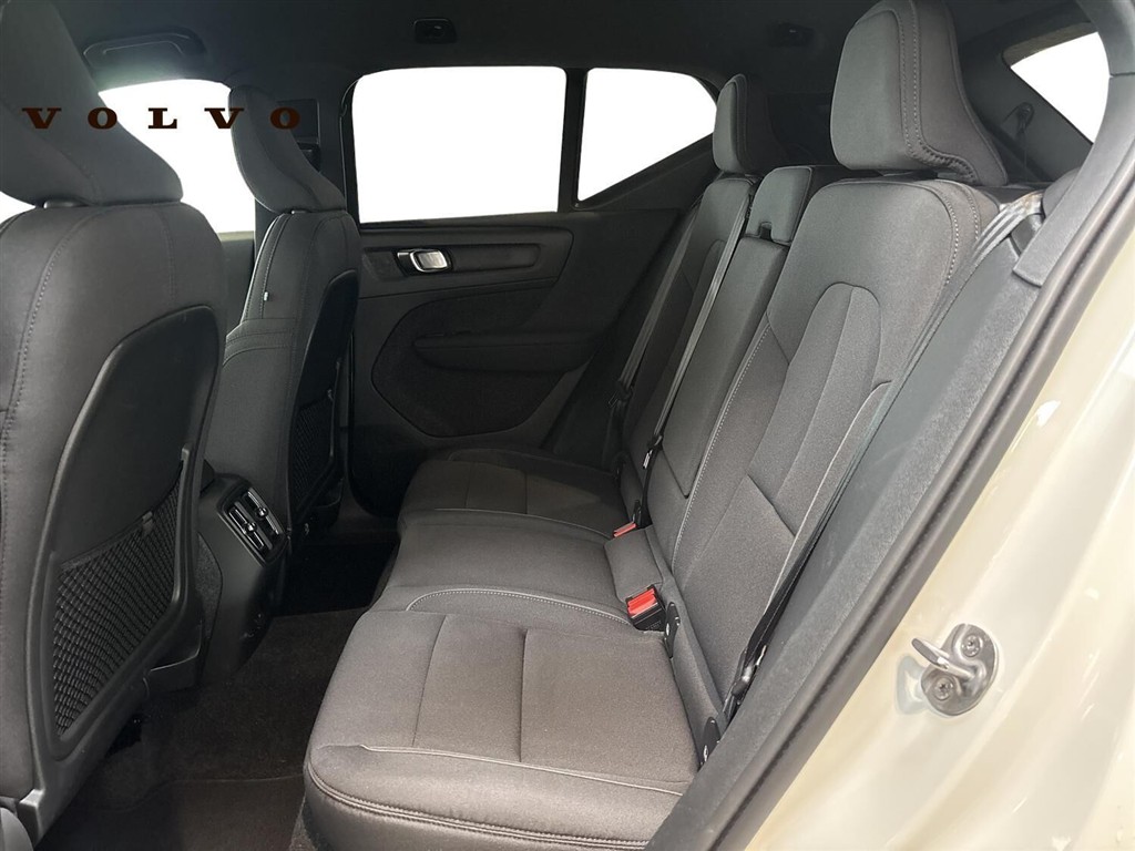 Volvo XC40 Recharge Extended Range Core 252HK 5d Aut. - Image 7