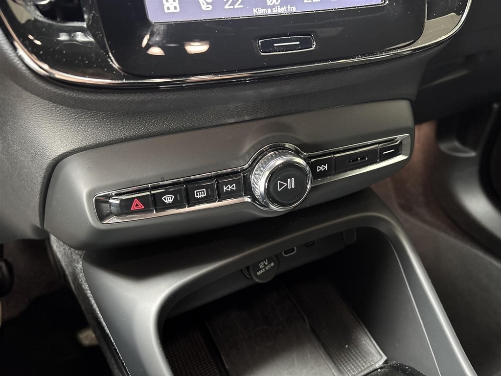 Volvo XC40 Recharge Extended Range Core 252HK 5d Aut. - Image 13