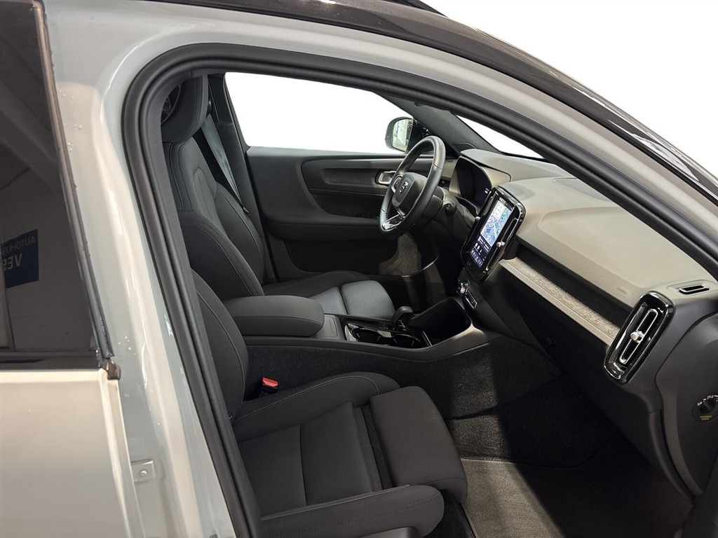 Volvo XC40 Recharge Extended Range Core 252HK 5d Aut. - Image 5