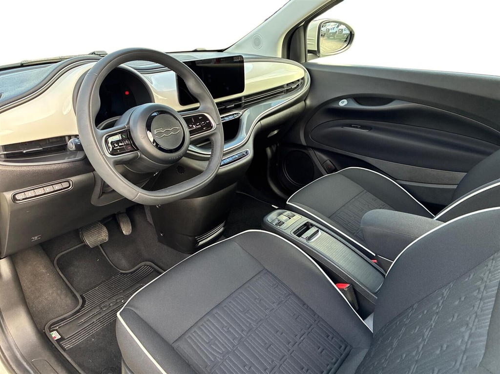 Fiat 500e 3+1 EL Icon Pack 118HK 4d Aut. - Image 3