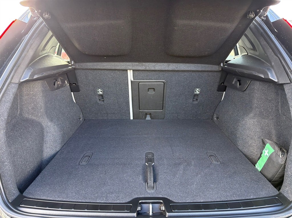 Volvo XC40 P6 Recharge Plus 231HK 5d Aut. - Image 14