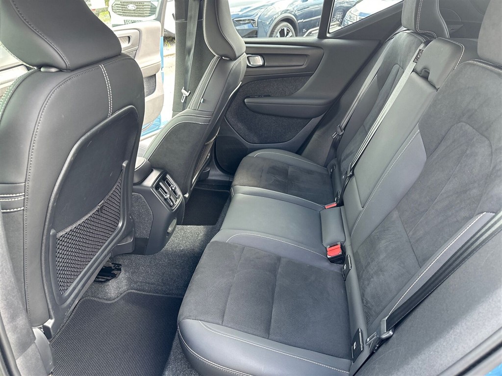 Volvo XC40 Recharge Extended Range Plus 252HK 5d Aut. - Image 7