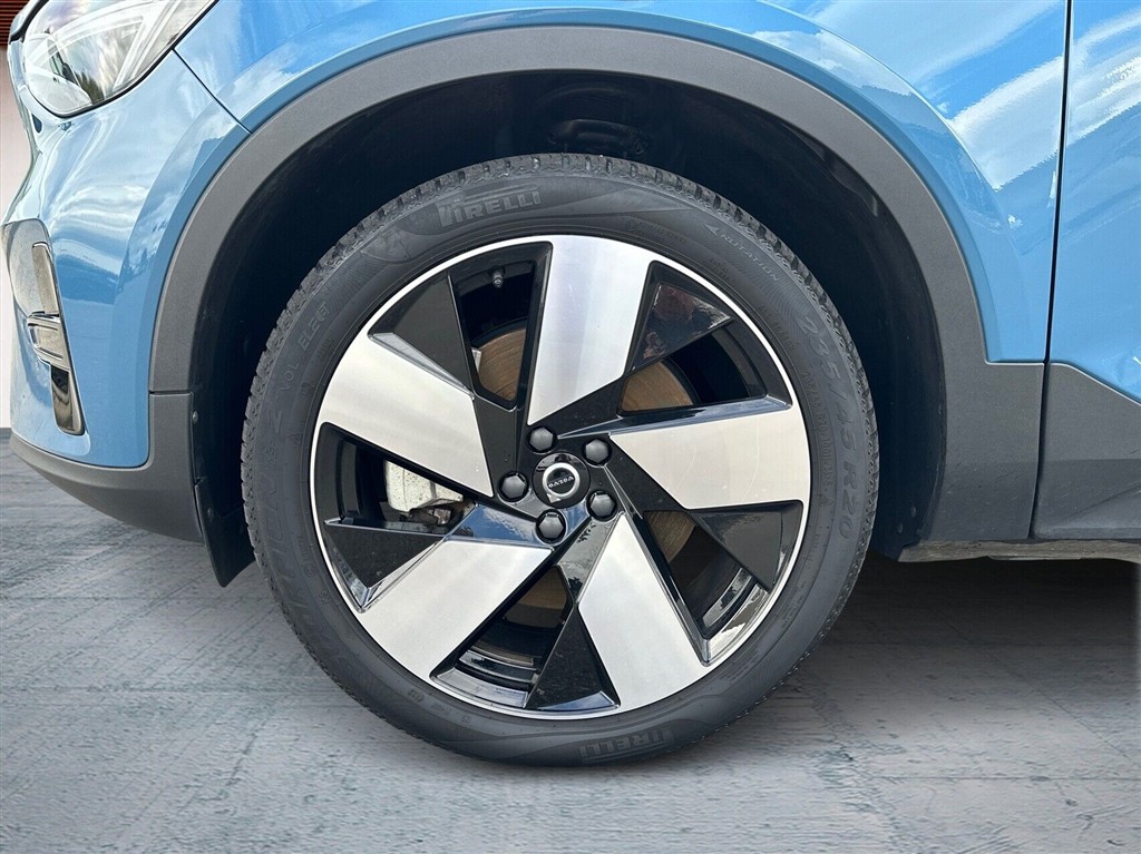 Volvo XC40 Recharge Extended Range Plus 252HK 5d Aut. - Image 10