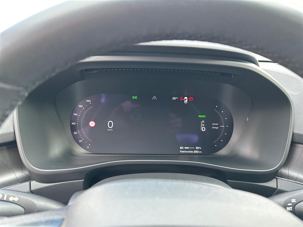 Volvo XC40 Recharge Extended Range Plus 252HK 5d Aut. - Image 12