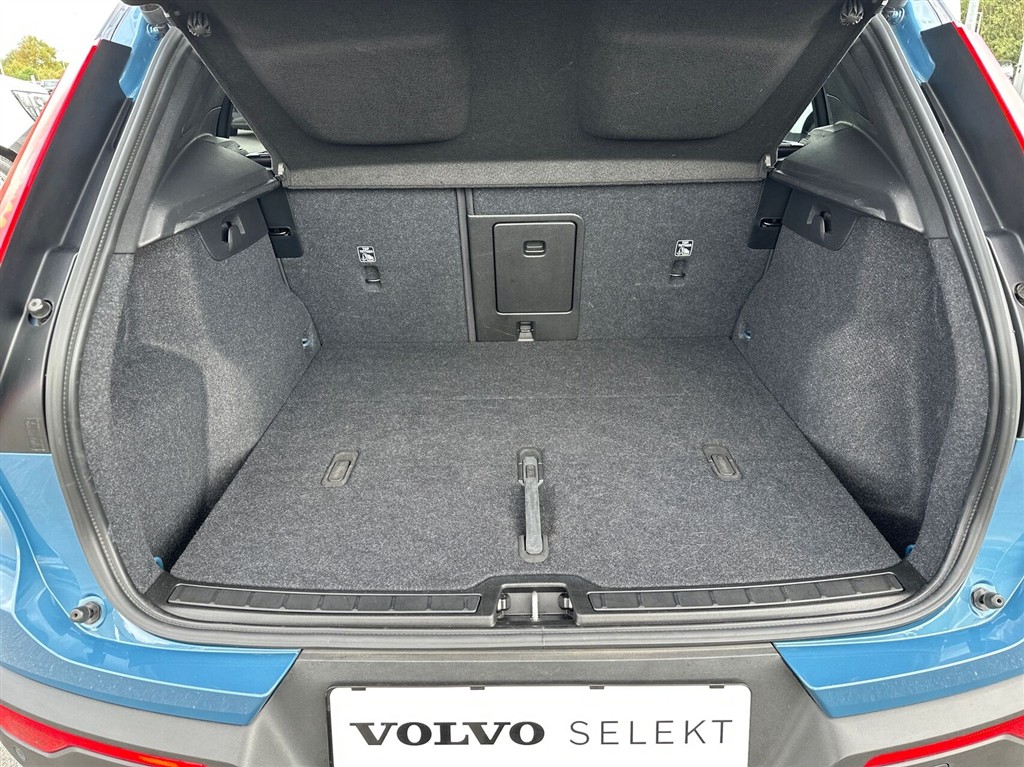 Volvo XC40 Recharge Extended Range Plus 252HK 5d Aut. - Image 14