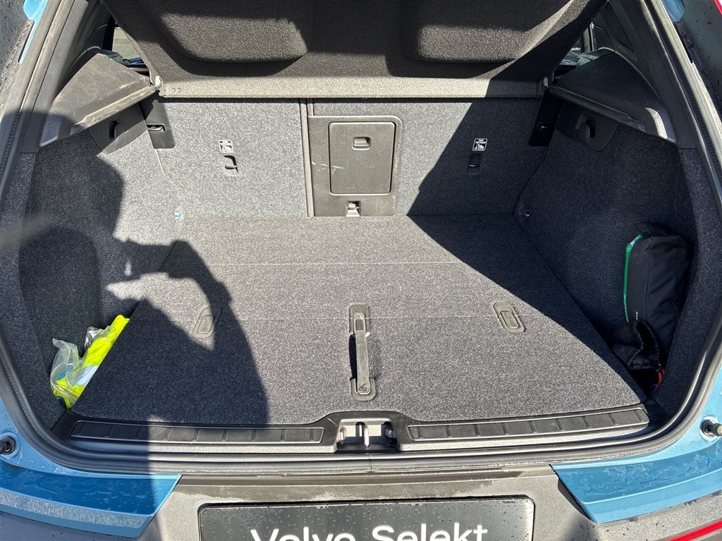 Volvo XC40 Recharge Extended Range Ultimate 252HK 5d Aut. - Image 14