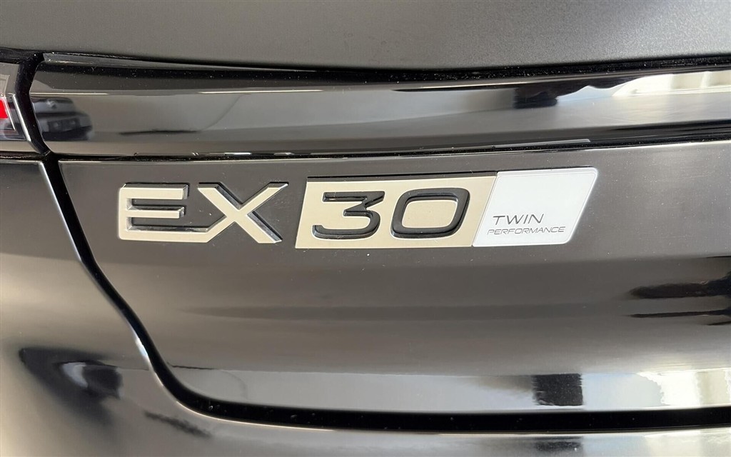 Volvo EX30 Cross Country P8 Twin Motor Performance Ultra AWD 428HK 5d Aut. - Image 24