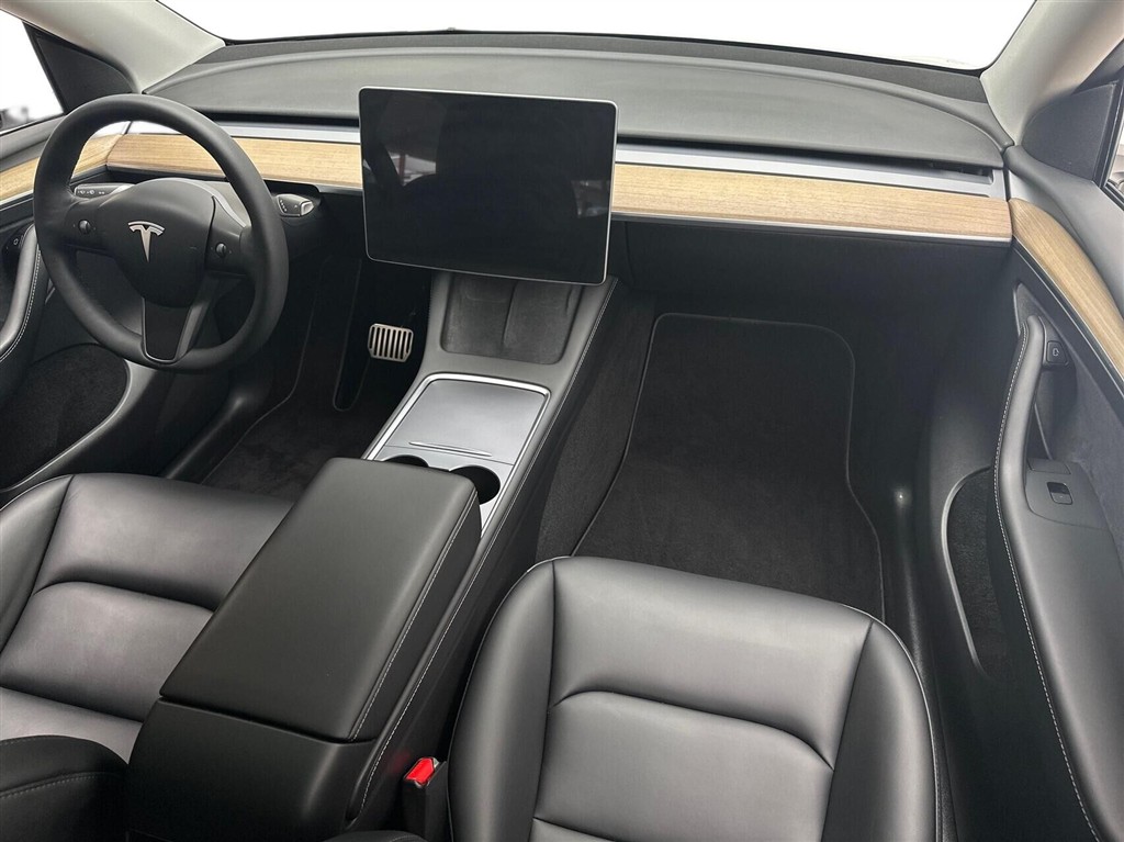 Tesla Model Y EL RWD 299HK 5d Aut. - Image 11