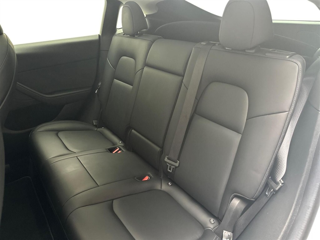 Tesla Model Y EL RWD 299HK 5d Aut. - Image 13