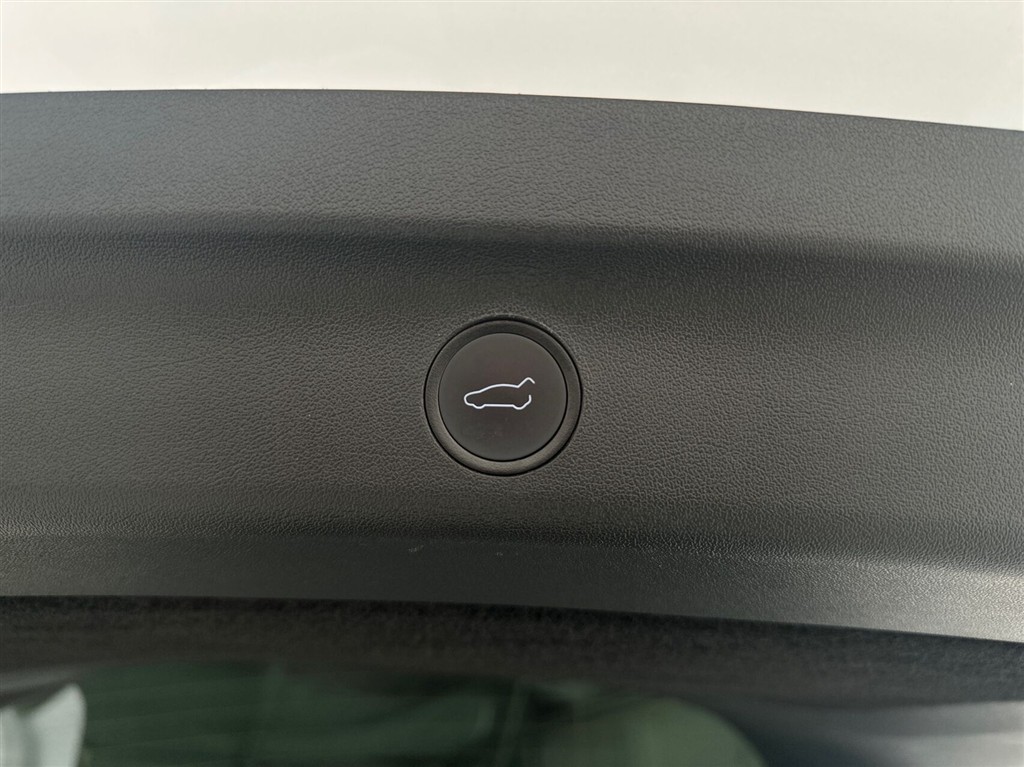 Tesla Model Y EL RWD 299HK 5d Aut. - Image 19