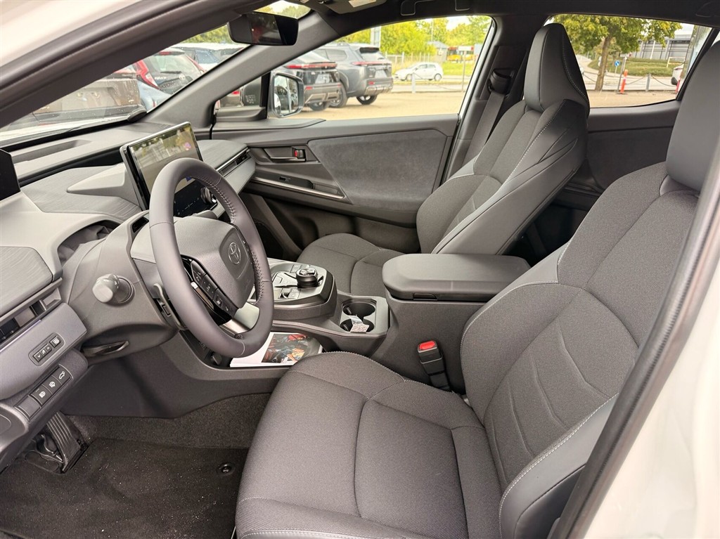 Toyota C-HR+ EL Active 224HK 5d Aut. - Image 9