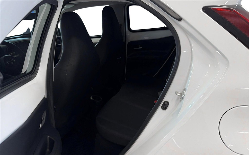 Toyota Aygo X 1,0 VVT-I Active 72HK 5d - Image 10
