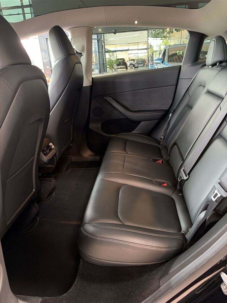 Tesla Model Y EL Long Range AWD 514HK 5d Aut. - Image 9