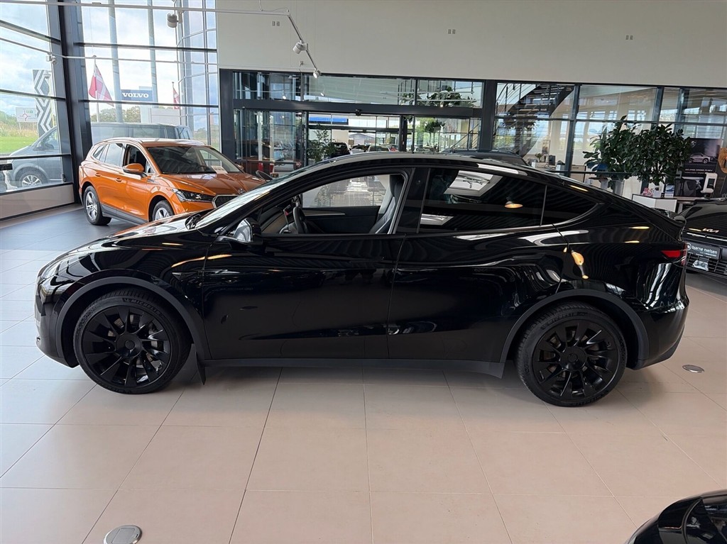 Tesla Model Y EL Long Range AWD 514HK 5d Aut. - Image 2