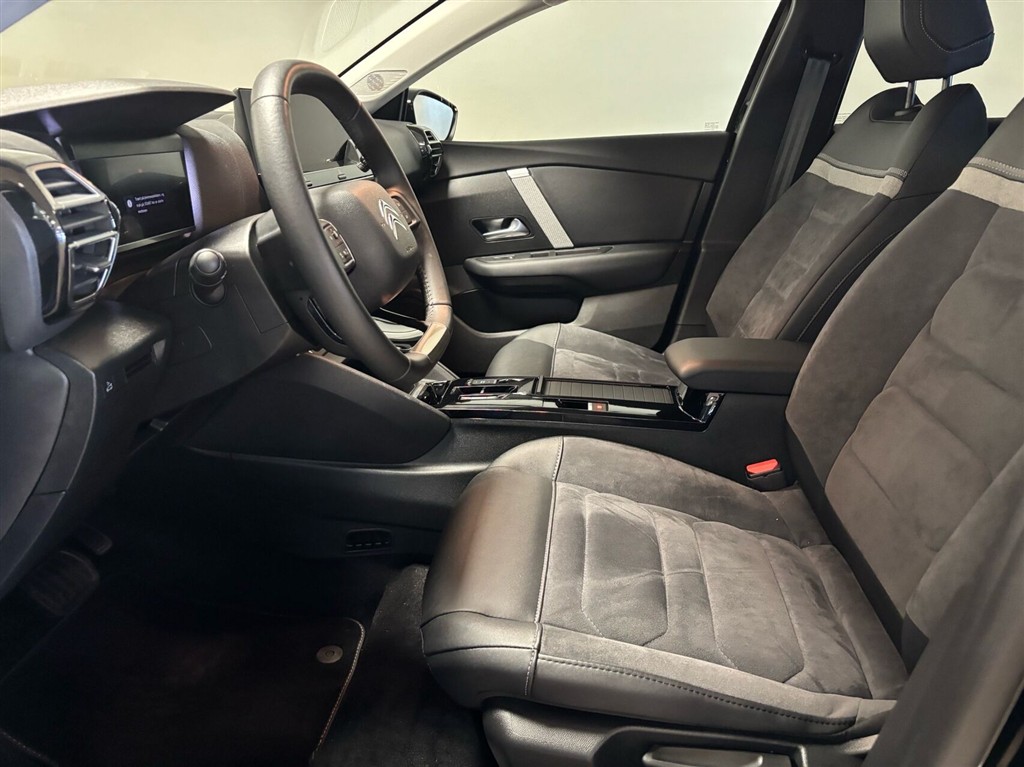 Citroën e-C4 X EL E-SERIES 156HK 5d Aut. - Image 4
