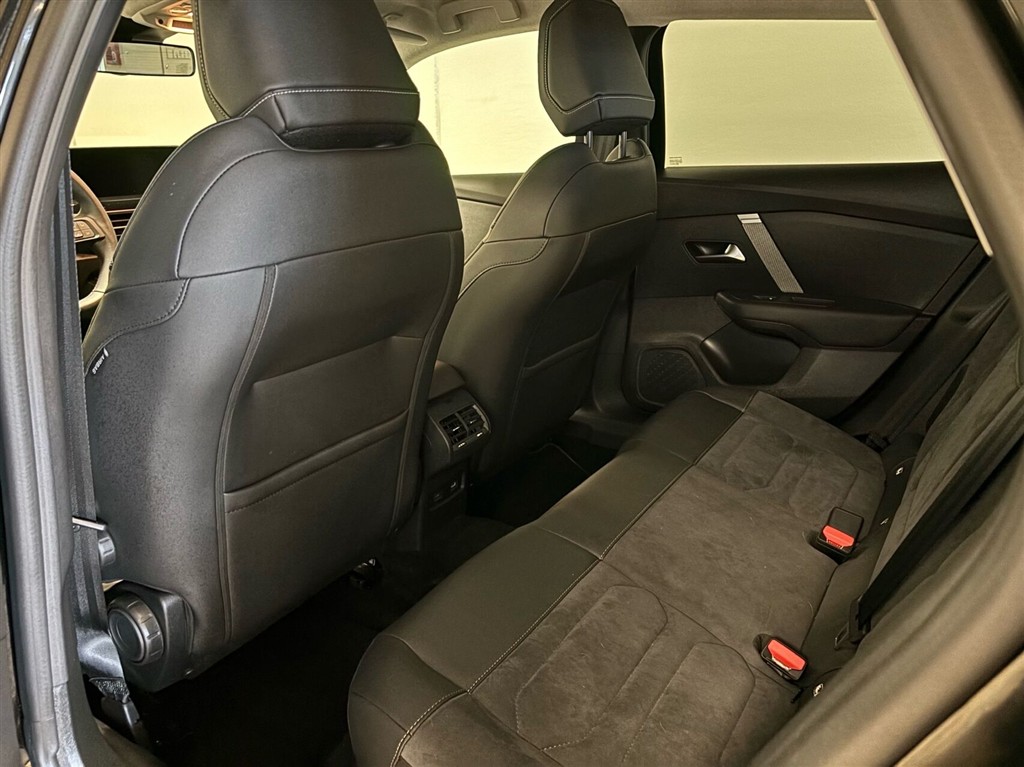 Citroën e-C4 X EL E-SERIES 156HK 5d Aut. - Image 5