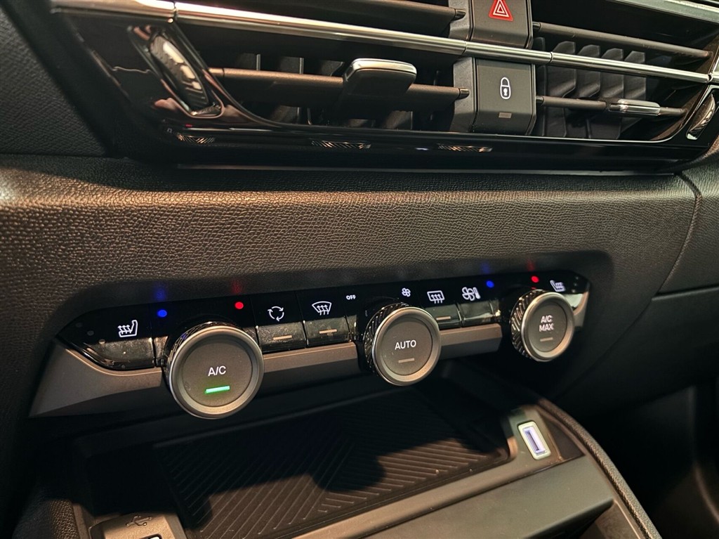 Citroën e-C4 X EL E-SERIES 156HK 5d Aut. - Image 17