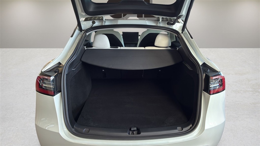 Tesla Model Y EL Long Range AWD 514HK 5d Aut. - Image 4