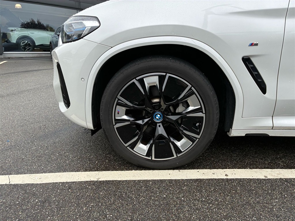 BMW iX3 EL Charged Plus 286HK 5d Aut. - Image 4