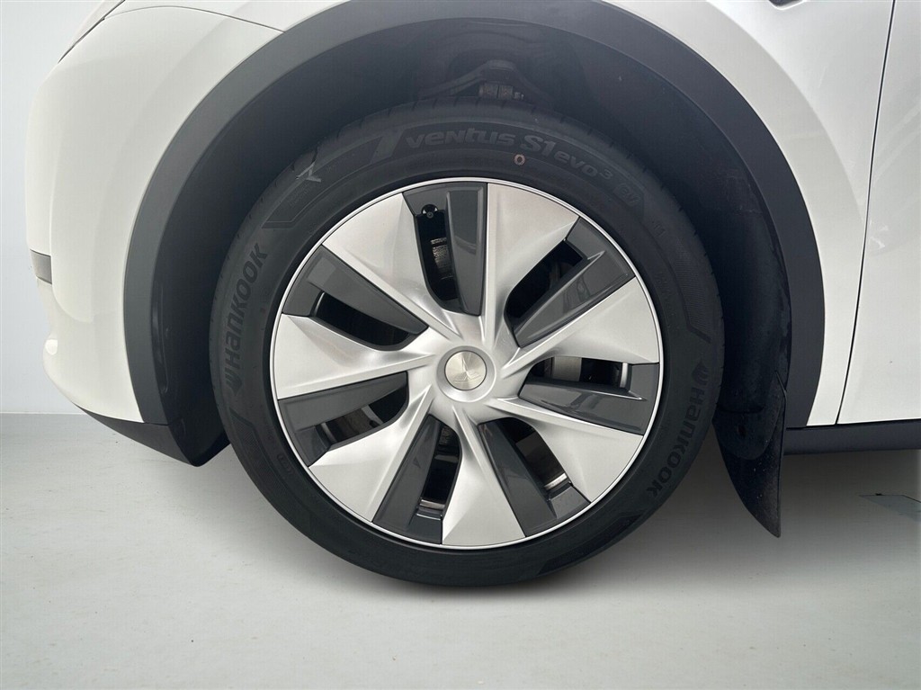 Tesla Model Y EL RWD 299HK 5d Aut. - Image 8