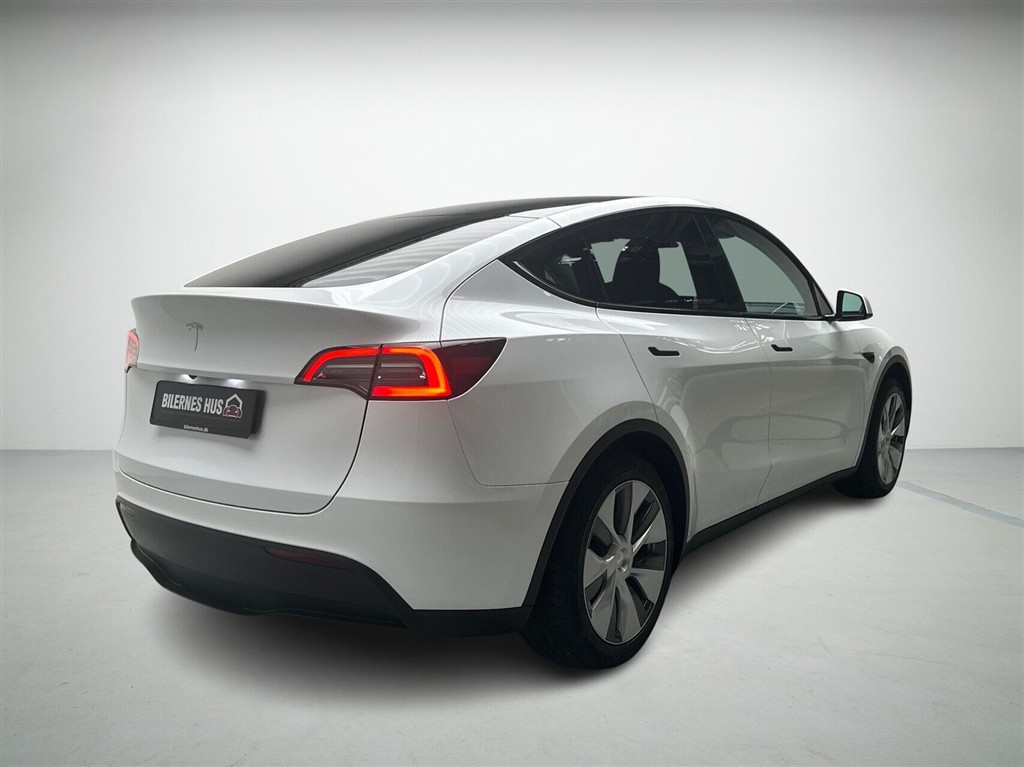 Tesla Model Y EL RWD 299HK 5d Aut. - Image 2