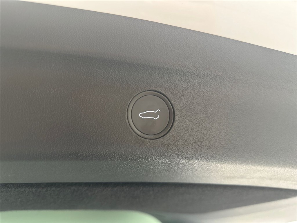 Tesla Model Y EL RWD 299HK 5d Aut. - Image 16
