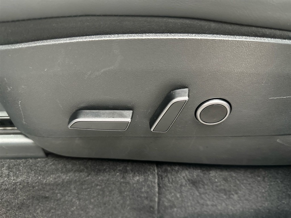 Tesla Model Y EL RWD 299HK 5d Aut. - Image 17