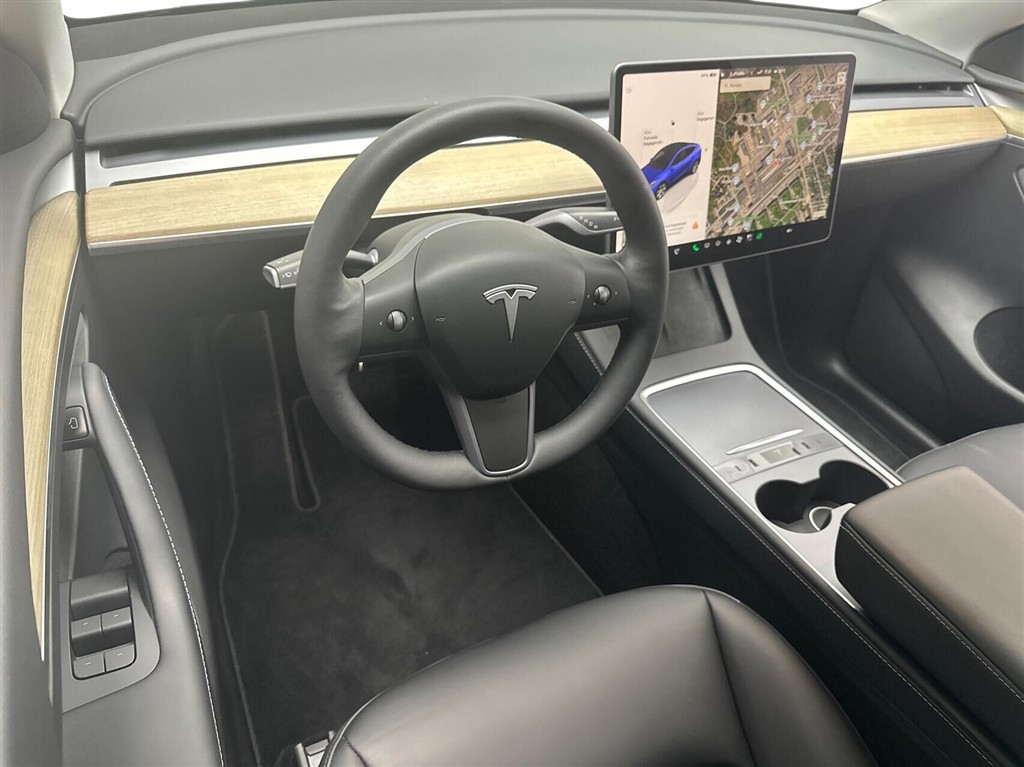 Tesla Model Y EL RWD 299HK 5d Aut. - Image 3