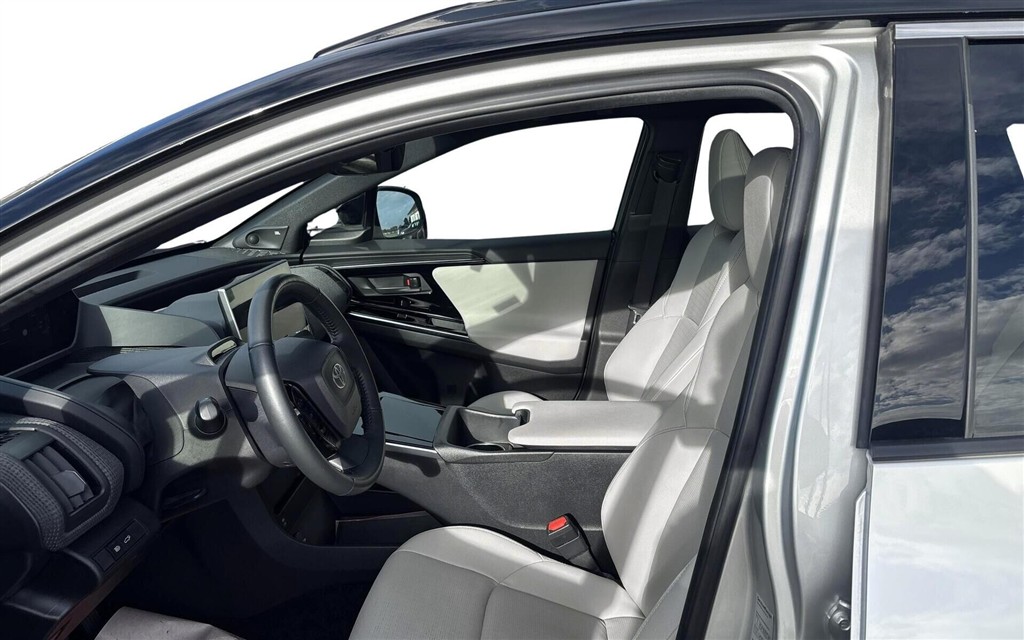 Toyota bZ4X EL Executive Premium 204HK 5d Aut. - Image 9