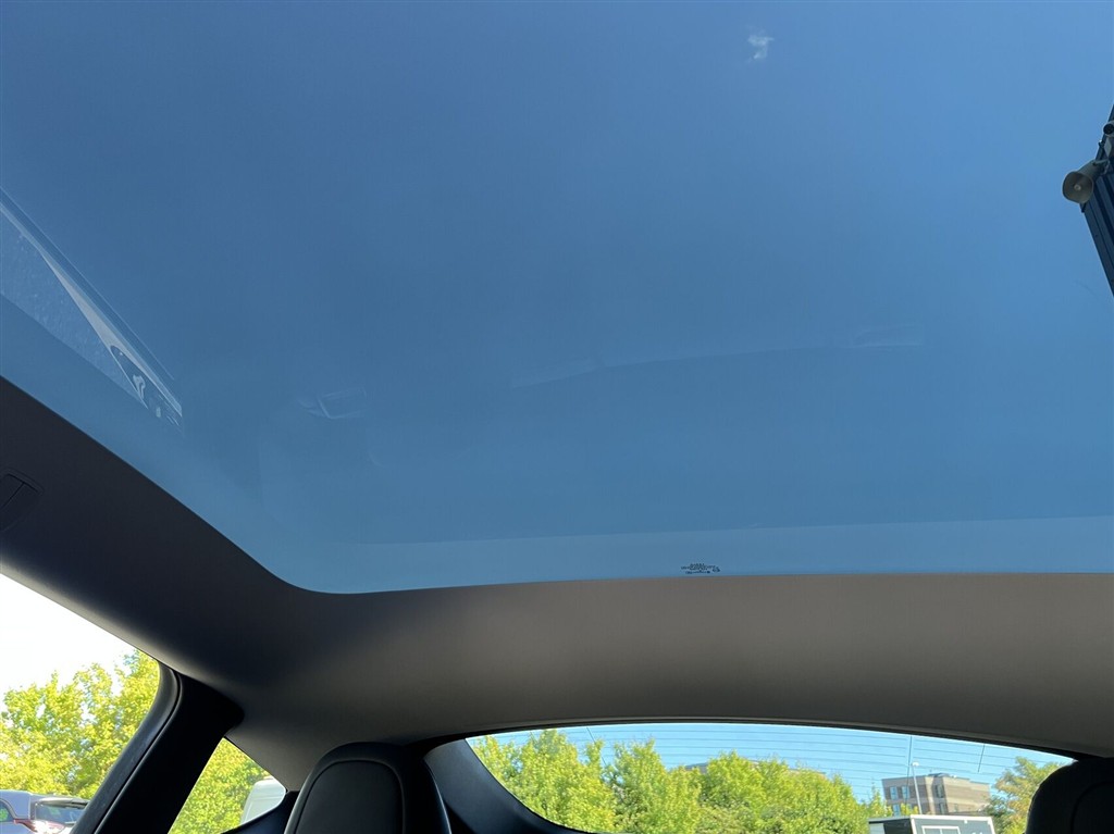 Tesla Model Y 75 kWh LR AWD 514HK 5d Aut. - Image 6