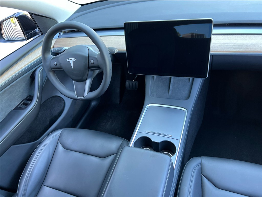 Tesla Model Y 75 kWh LR AWD 514HK 5d Aut. - Image 7