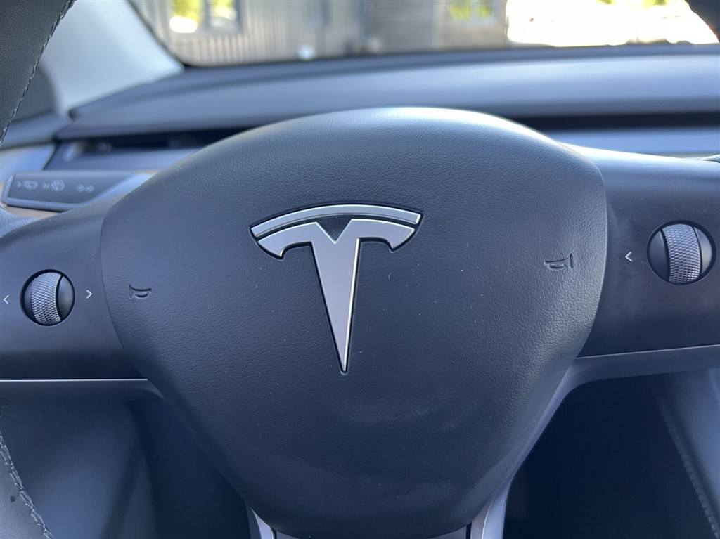 Tesla Model Y 75 kWh LR AWD 514HK 5d Aut. - Image 11