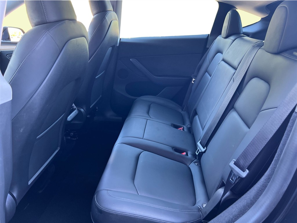 Tesla Model Y 75 kWh LR AWD 514HK 5d Aut. - Image 13