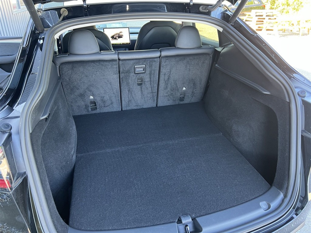Tesla Model Y 75 kWh LR AWD 514HK 5d Aut. - Image 14